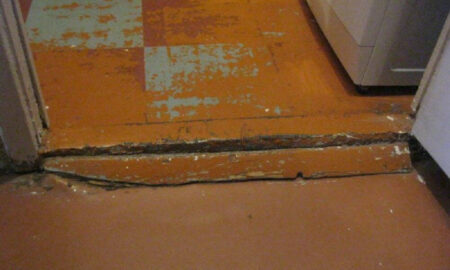 Поломанный порог в квартире