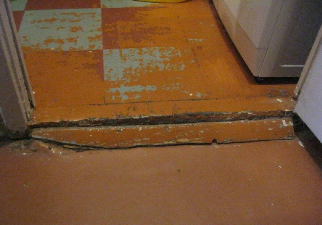 Поломанный порог в квартире