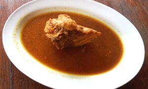 тарелка супа с курицей