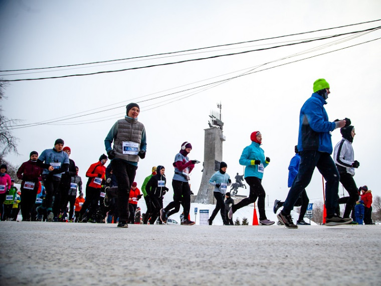 участники зимнего забега