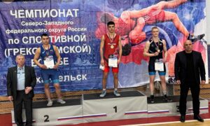 Спортсмены на пьедестале