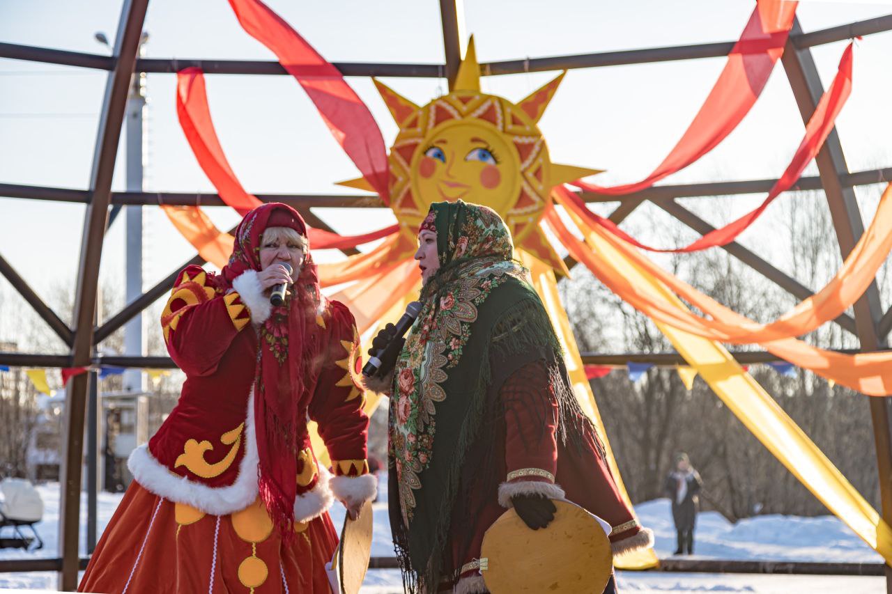 Ведущие празднования Масленицы