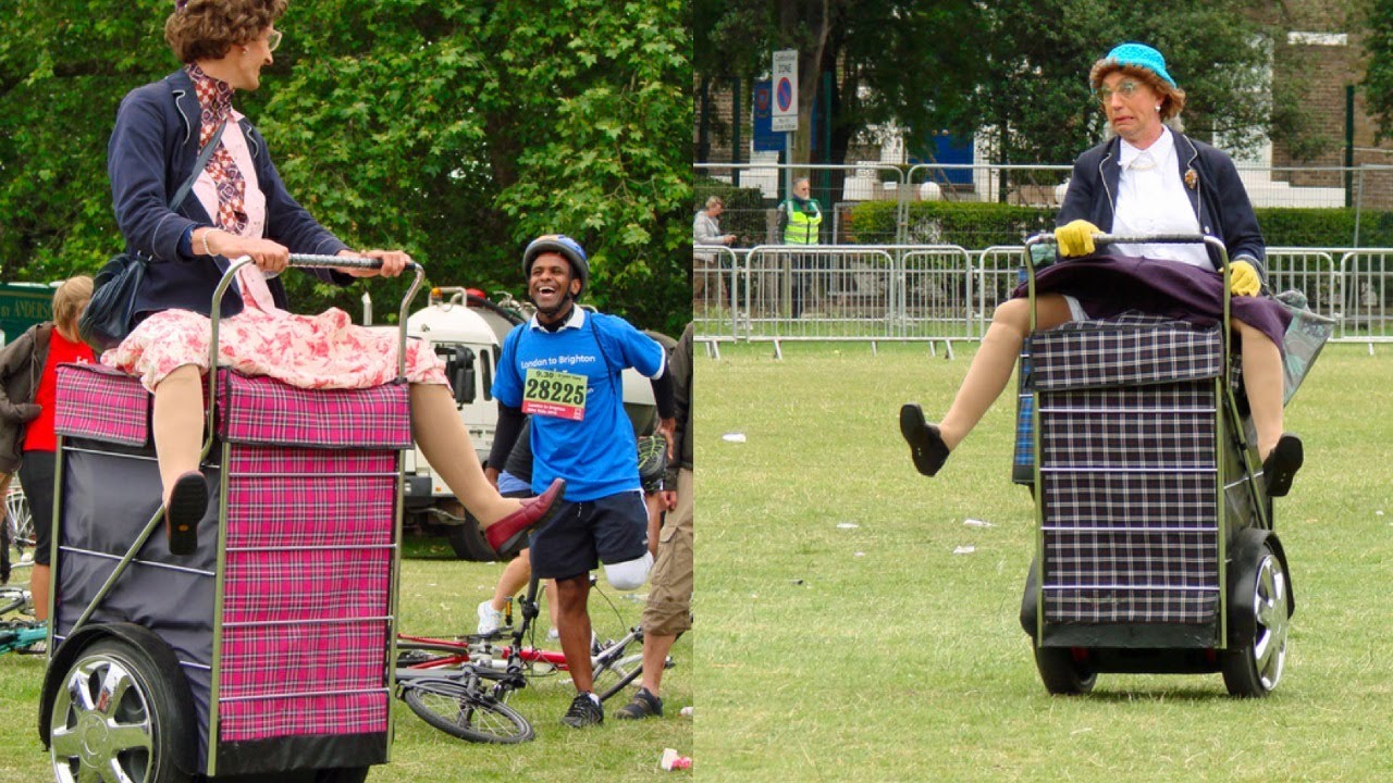 Две бабушки на чемодане