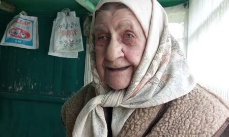 Бабушка в платке