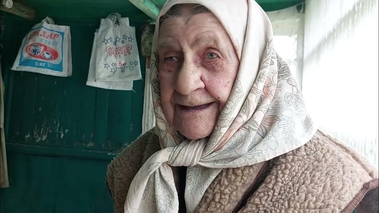 Бабушка в платке