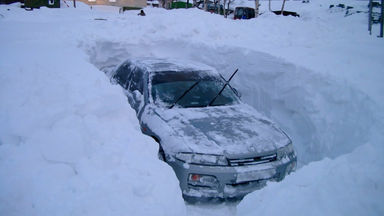 Машина в сугробе