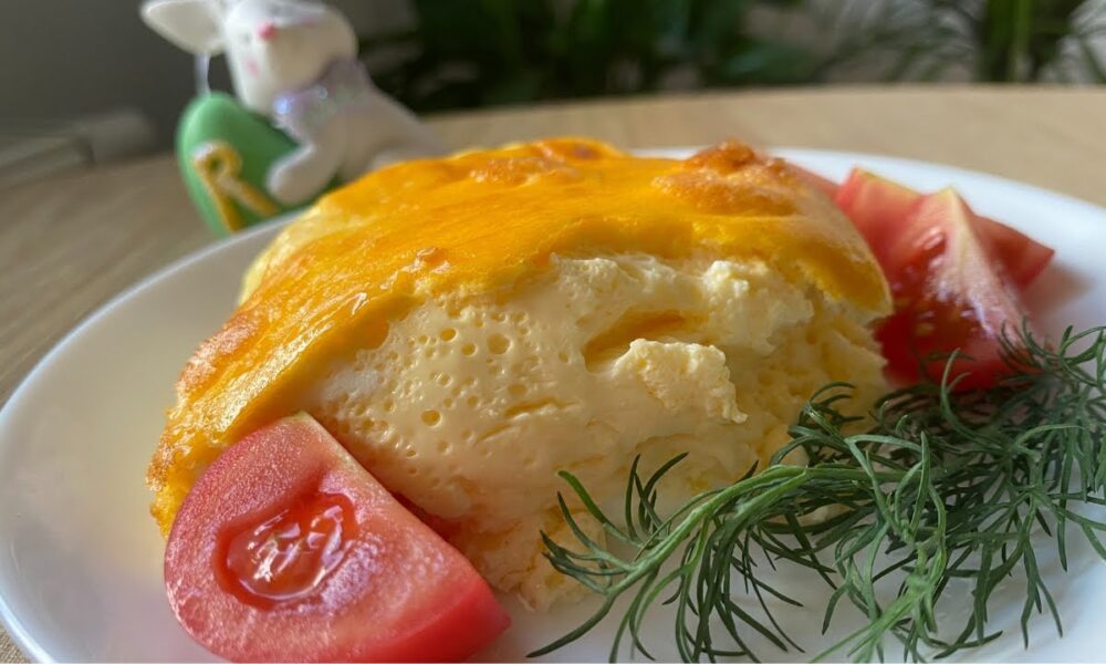 Омлет с помидором и укропом