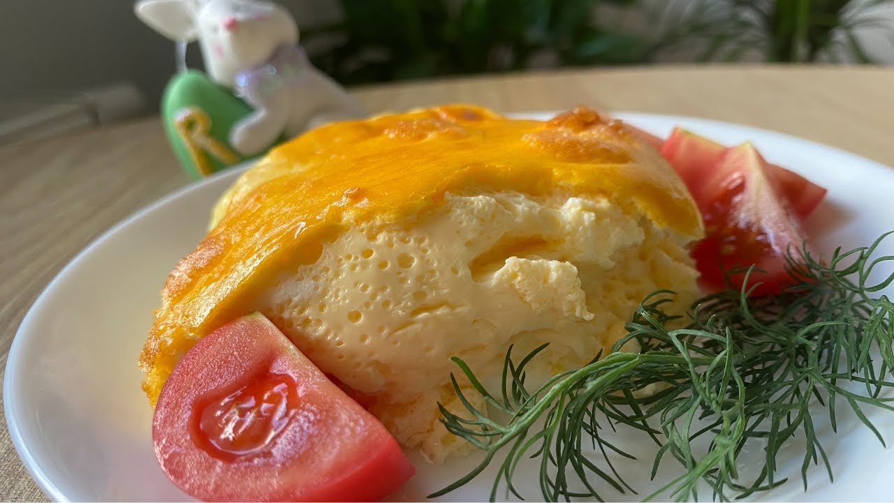 Омлет с помидором и укропом