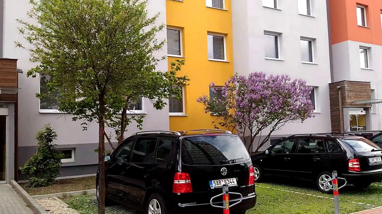 Чешский дом и парковка