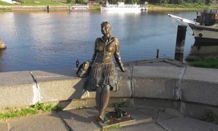 Памятник в Нижнем Новгороде