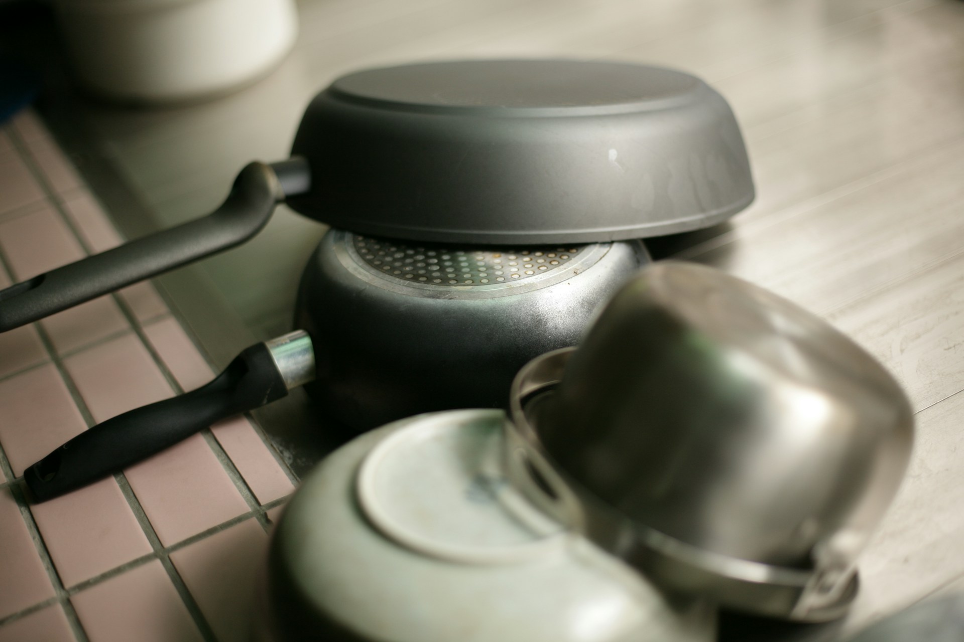 Много сковородок