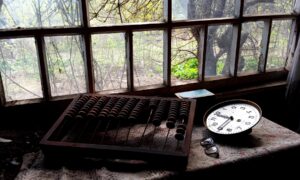 Заброшенный дом в деревне.