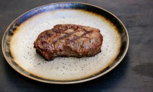 Стейк мясной