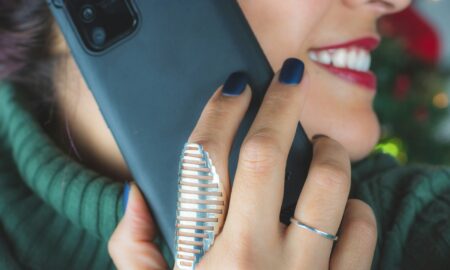 женщина с телефоном