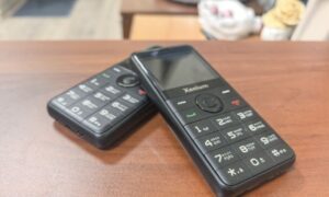 Два кнопочных телефона