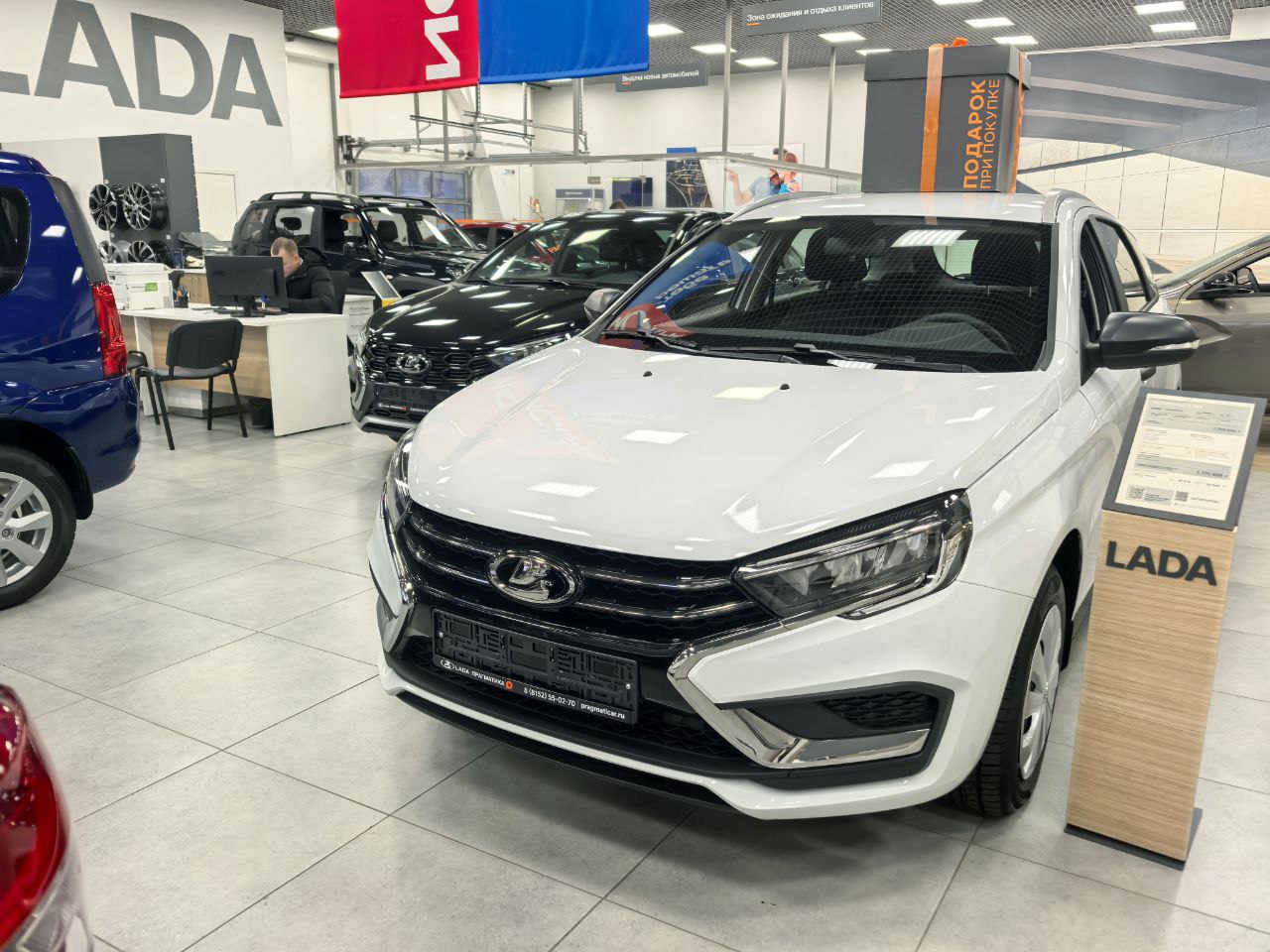 Автомобиль Lada в салоне