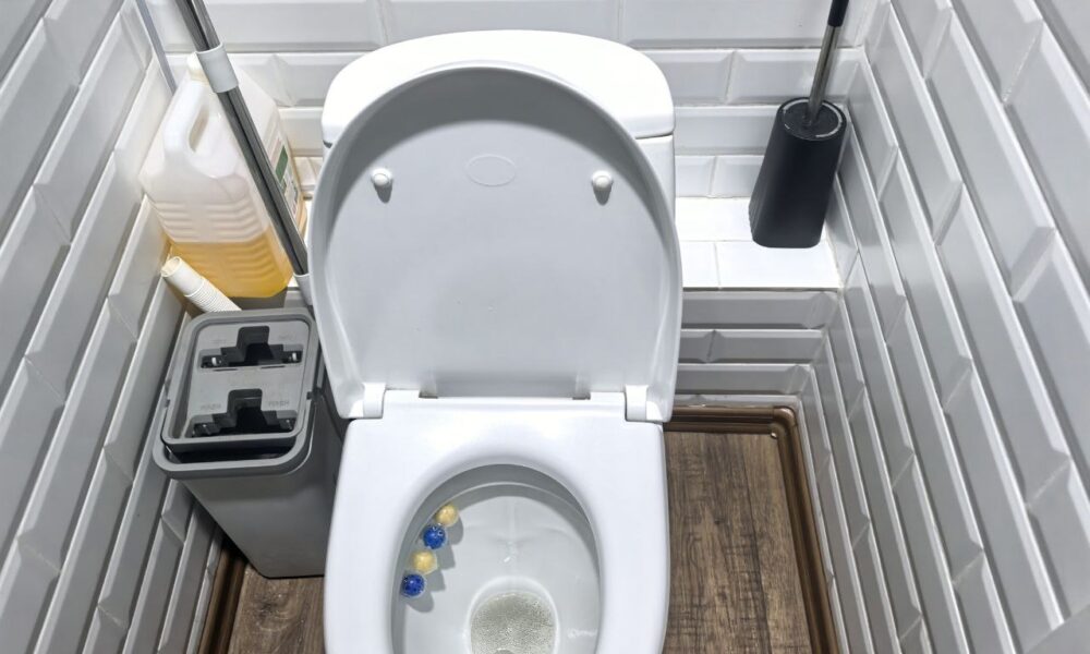 Унитаз и ведро