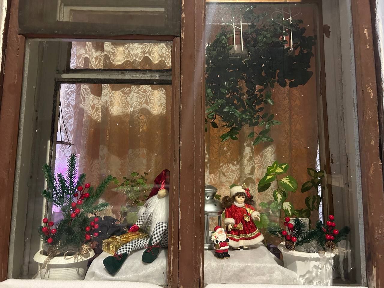 Новогодний декор на окне