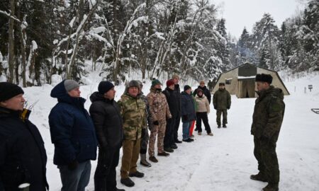 Депутаты Новгородской облдумы на плацу