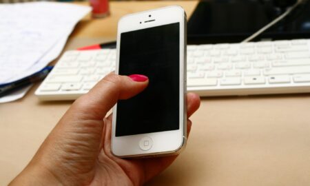 alt телефон в руке