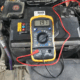 Мультиметр под капотом автомобиля