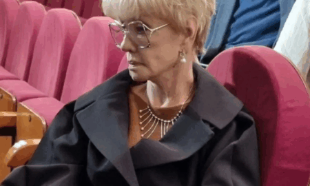 Артистка Вера Алентова в театре