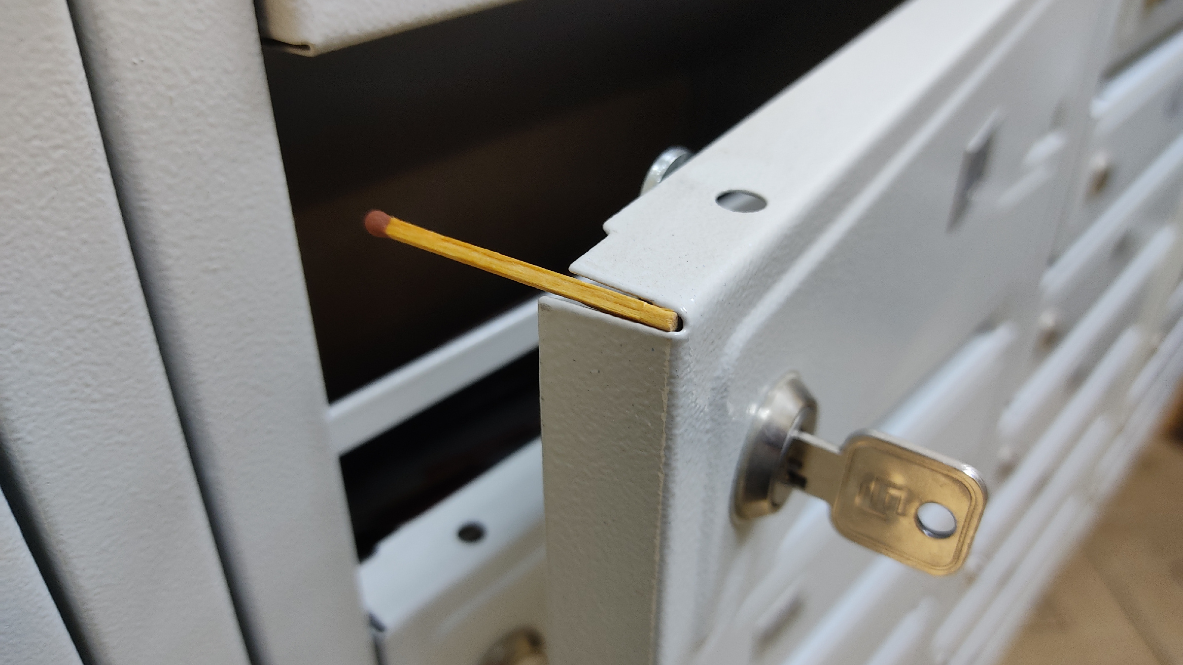 Почтовый ящик в подъезде многоквартирного дома