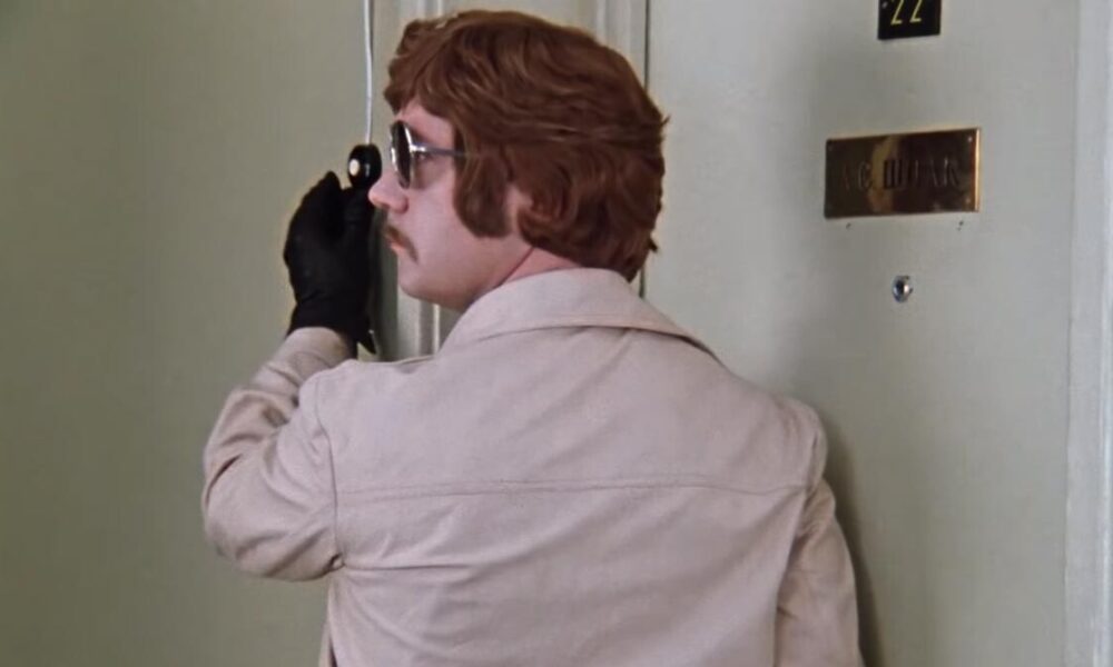 Жорж Милославский взламывает квартиру