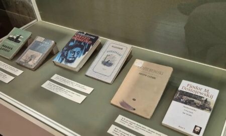 экспонаты выставки Достоевского