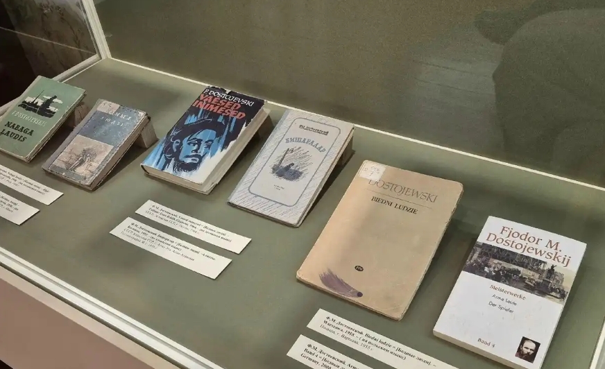 экспонаты выставки Достоевского