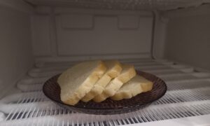 Хлеб в морозилке