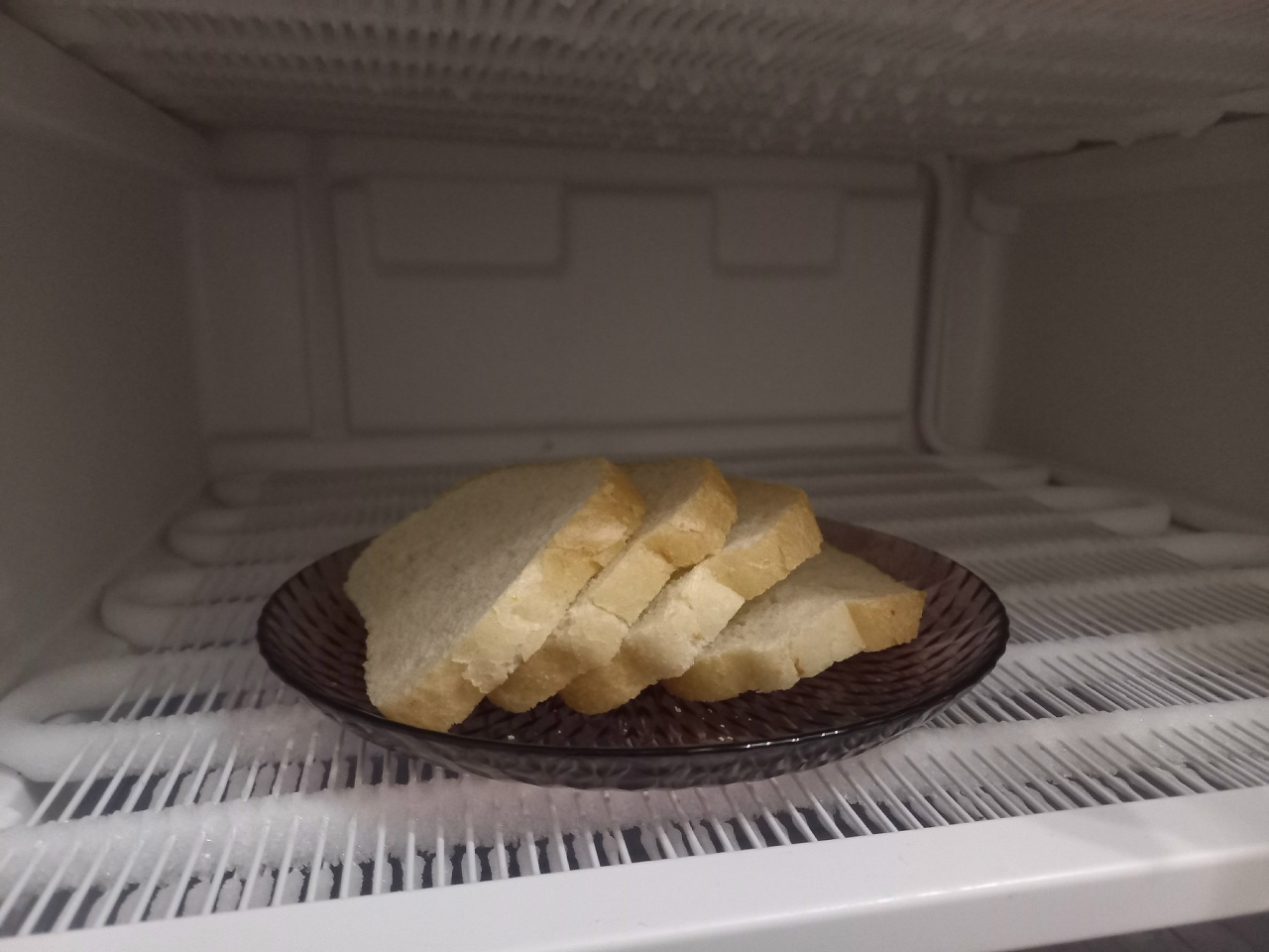 Хлеб в морозилке