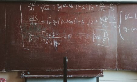 Написанные на доске формулы