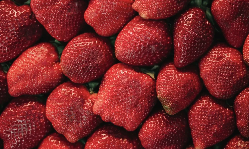 Красная клубника