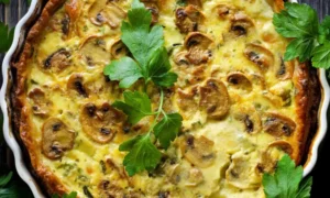 Грибной пирог в тарелке