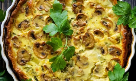 Грибной пирог в тарелке