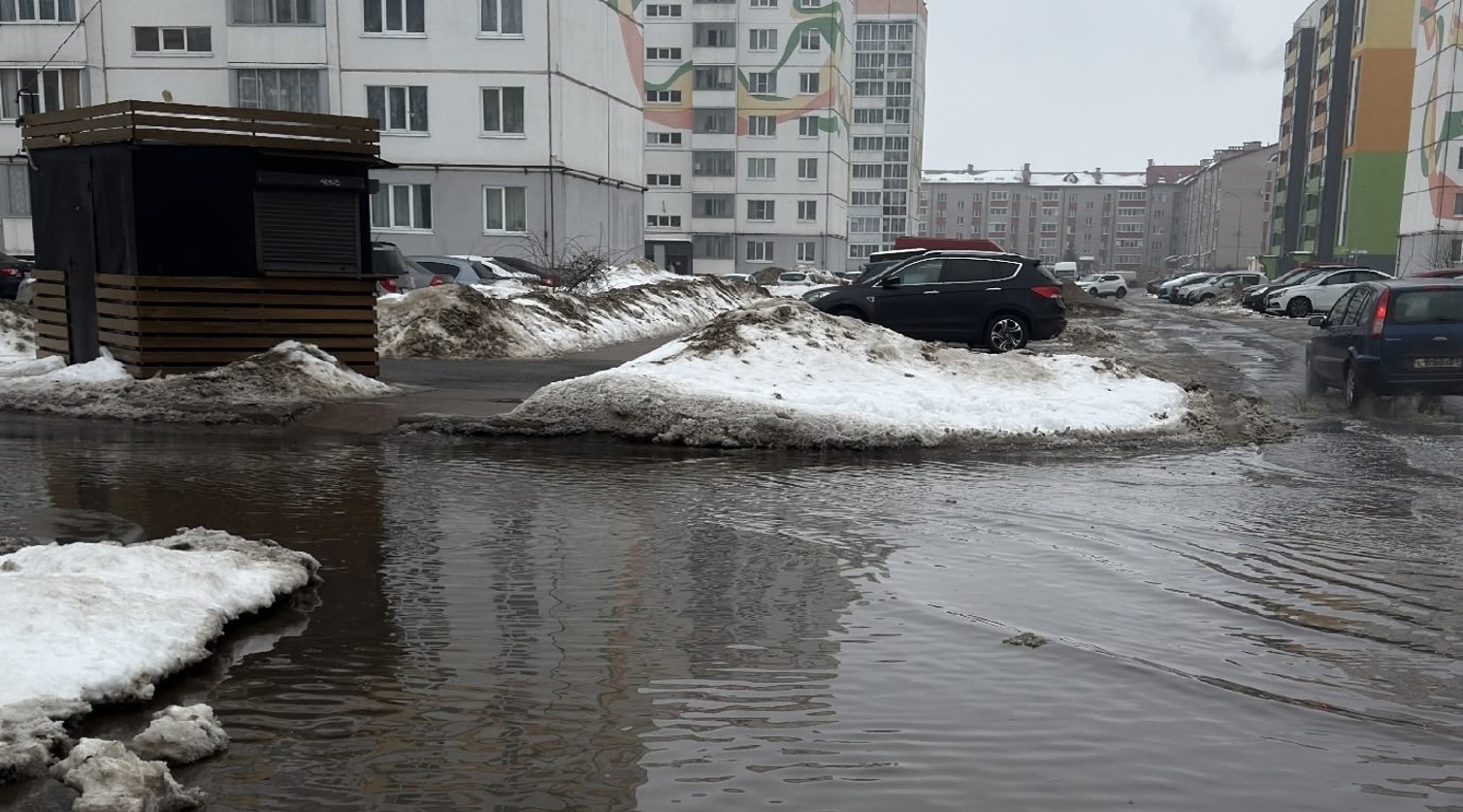 Лужи из-за оттепели