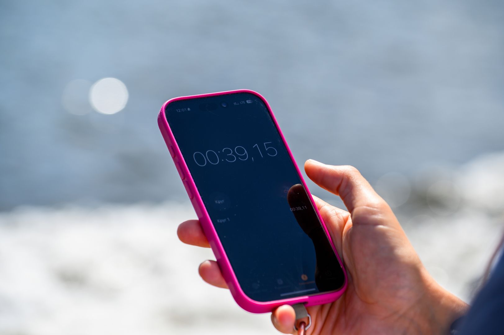 смартфон в руке