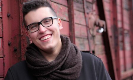 Довольный парень