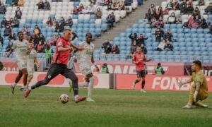 Артем Дзюба с мячом