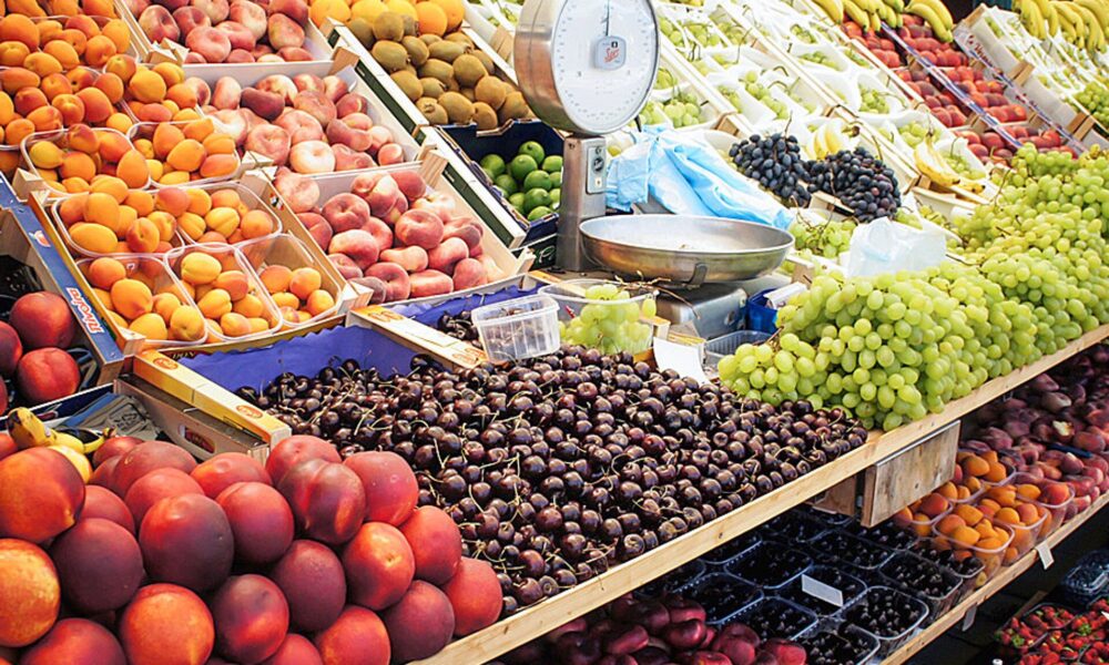 фрукты на рынке