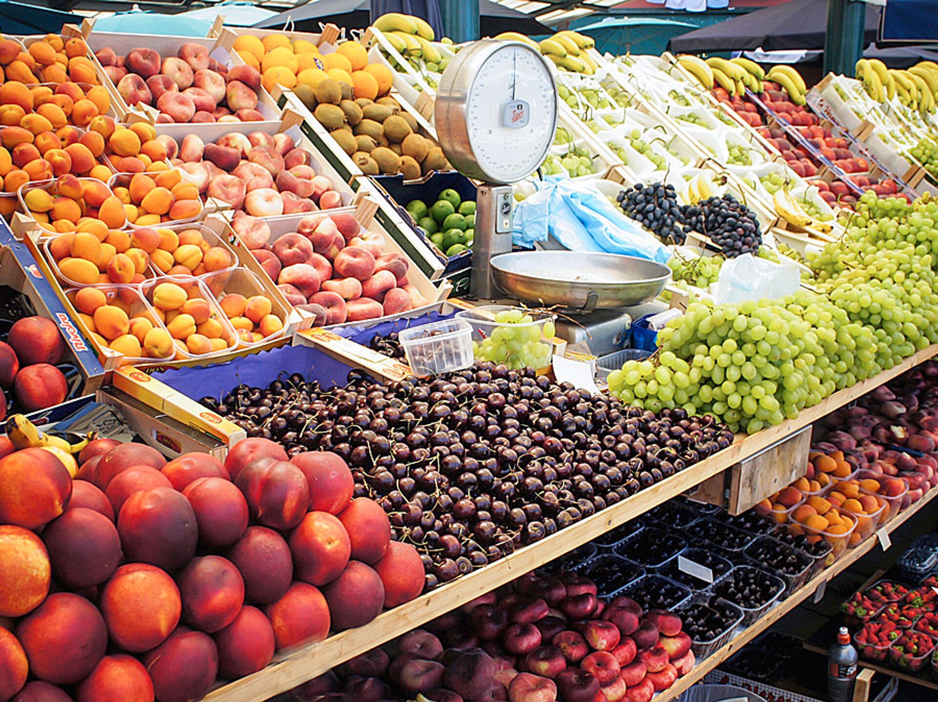 фрукты на рынке