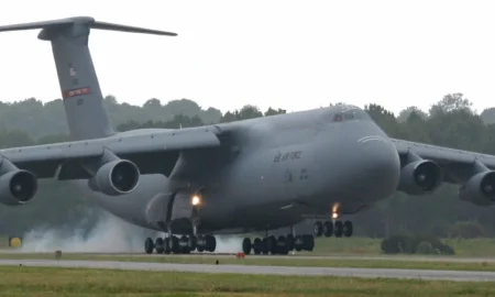 Американский транспортник C-5 Galaxy