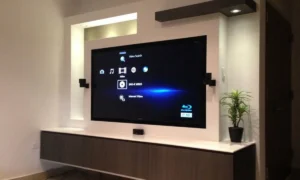 Телевизор на стене