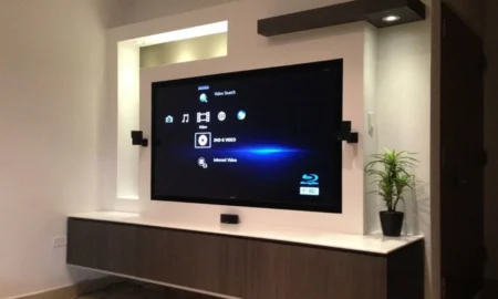 Телевизор на стене