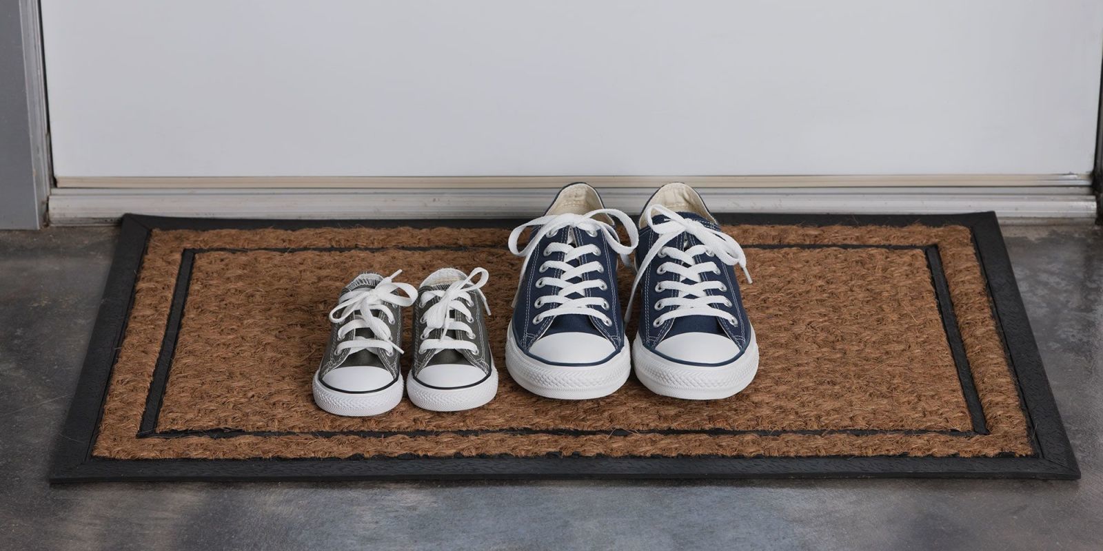 обувь у входа