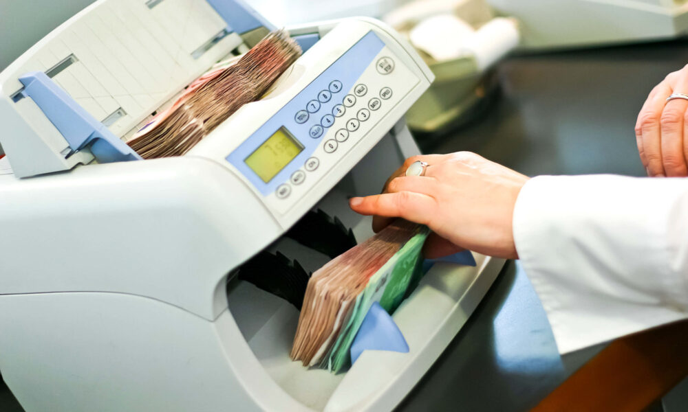 выдача денег