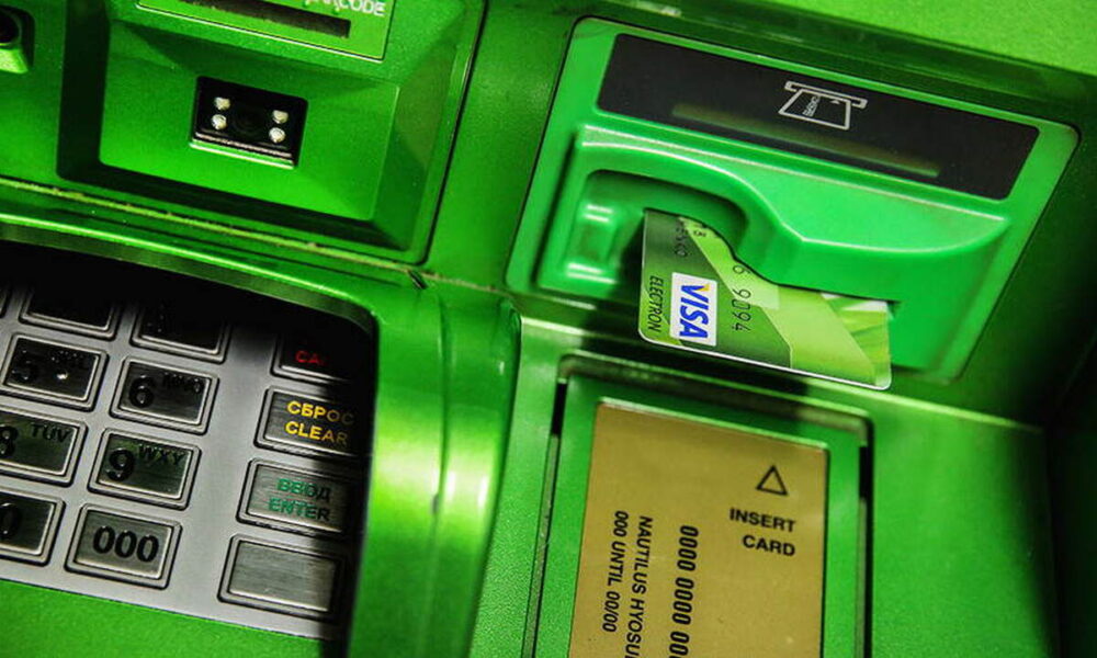 карта в банкомате