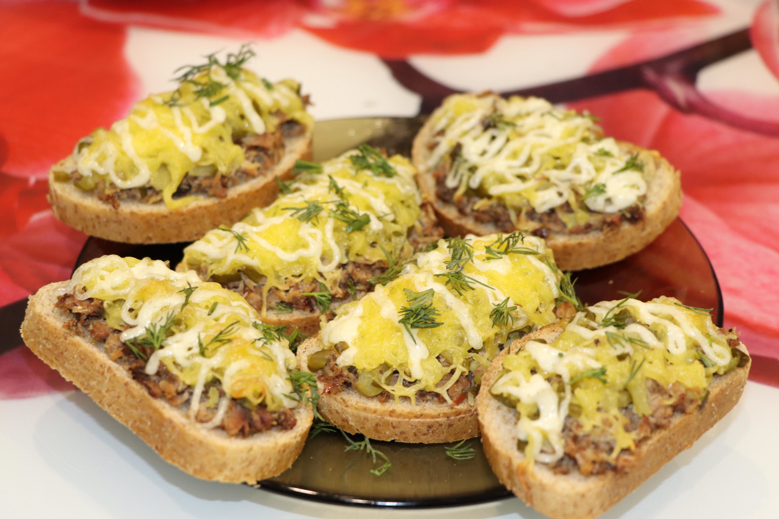 бутерброды с сыром