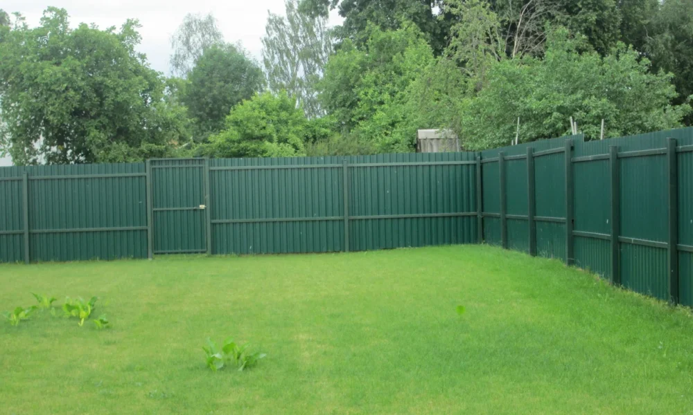 забор на участке